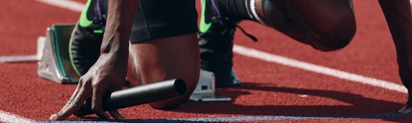 篮球运动员训练受伤后康复治疗场景