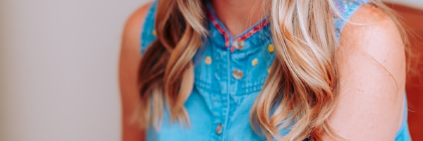 足球转会市场新闻，球员签约仪式现场照片