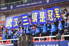 山东泰山客场阻击申花，卡扎伊什维利再次戴帽，两场狂轰7球